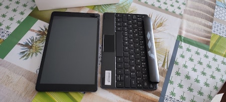Vends tablette Alcatel one touch pop 10 servi 2 fois en parfait état, vendue avec son clavier, son chargeur et dans sa boîte d'origine

Prix 60€