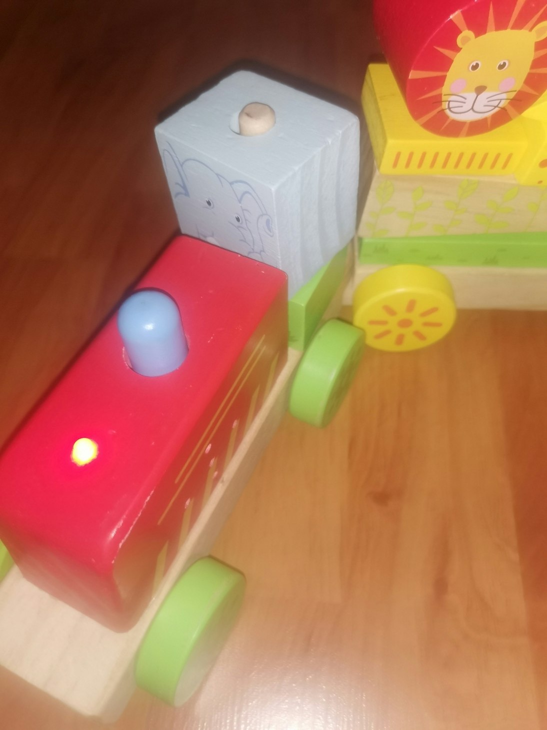 Train en bois - photo numéro 2