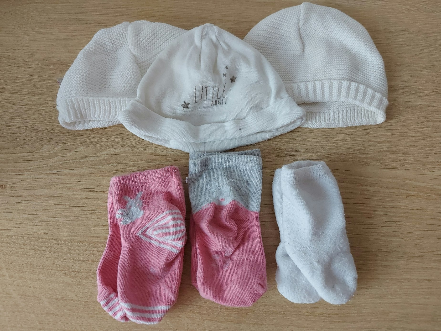 Lot bonnets et chaussettes