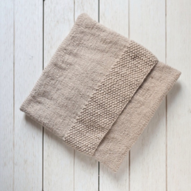 Couverture bébé au tricot - photo numéro 3