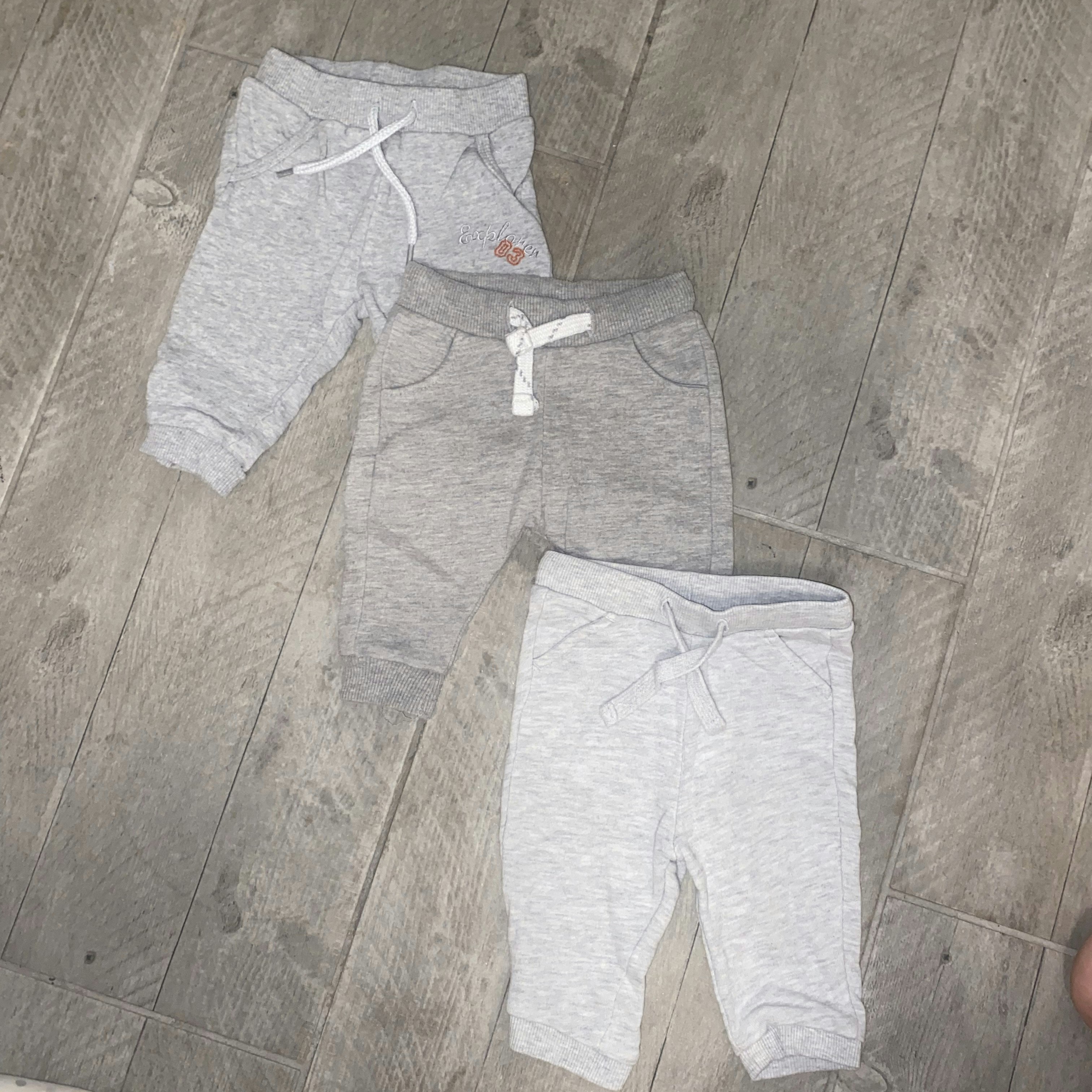 Lot jogging 3 mois gris