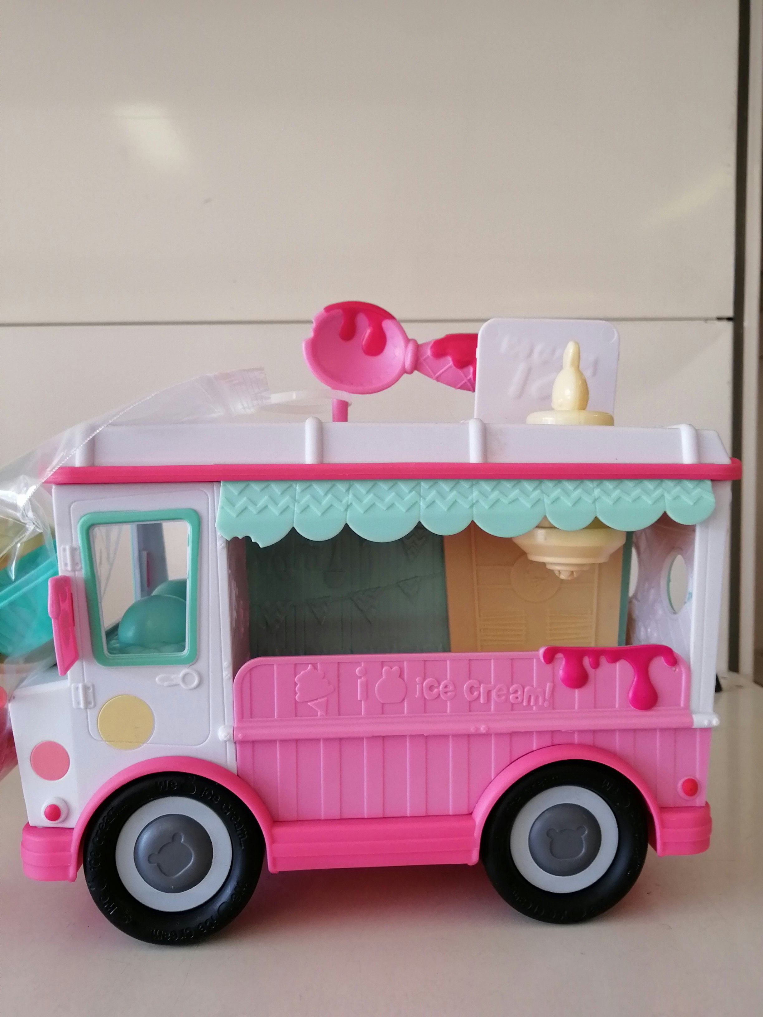 Camion glace avec accessoires