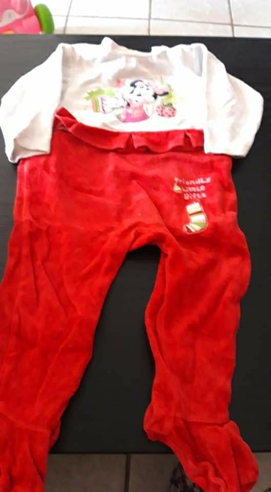 Lot 2 pyjamas Minnie