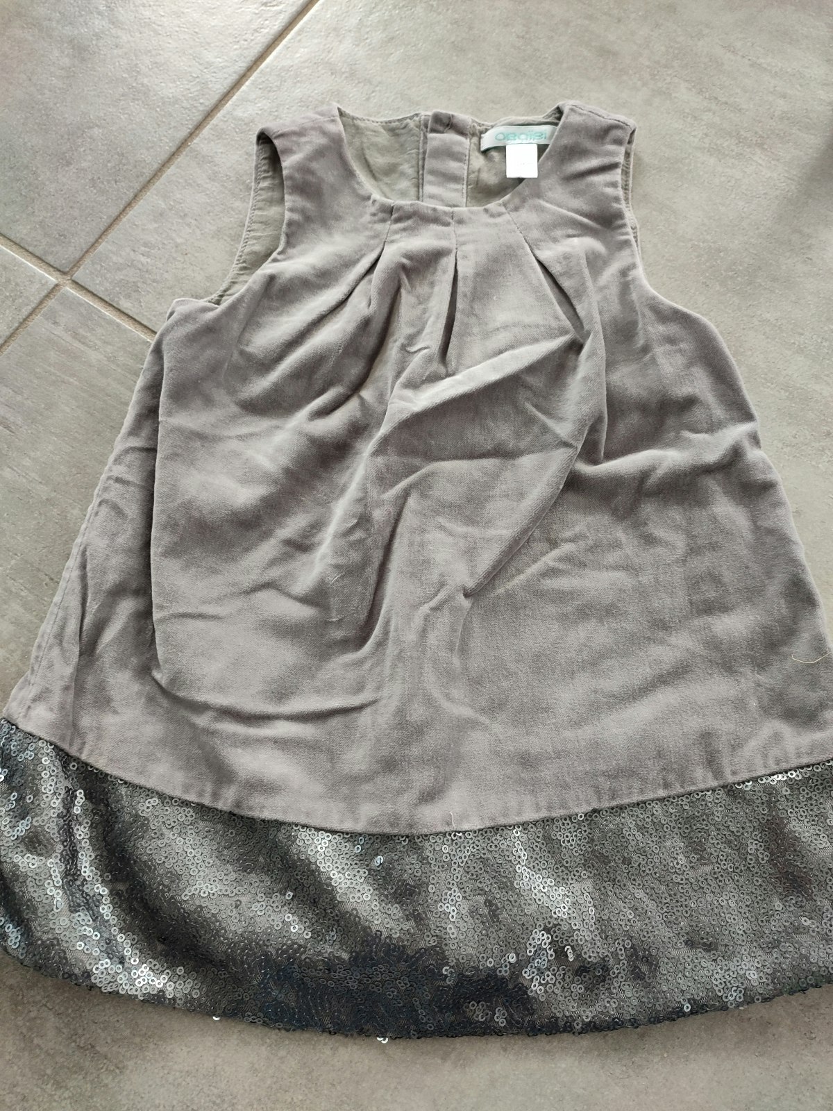 Robe grise pailletée