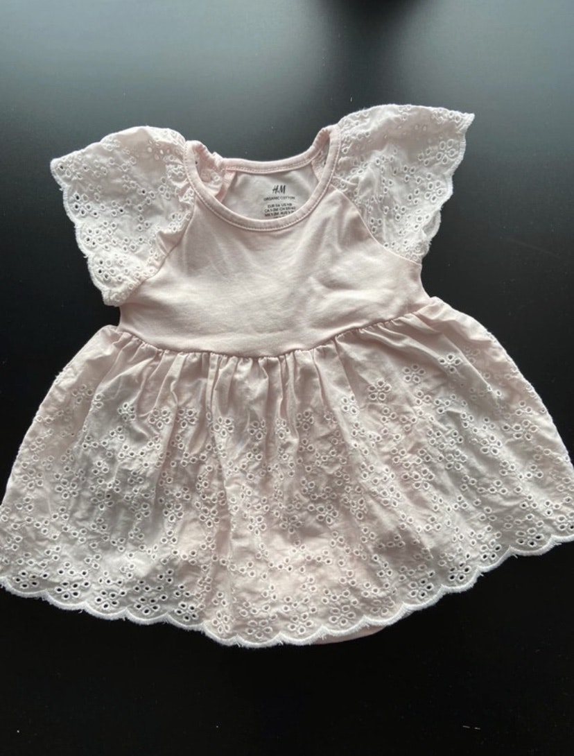 1 robe et 1 barboteuse - photo numéro 3