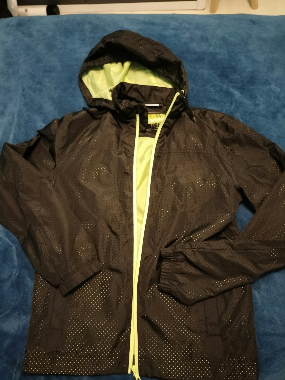 Coupe vent doublé à capuche taille S