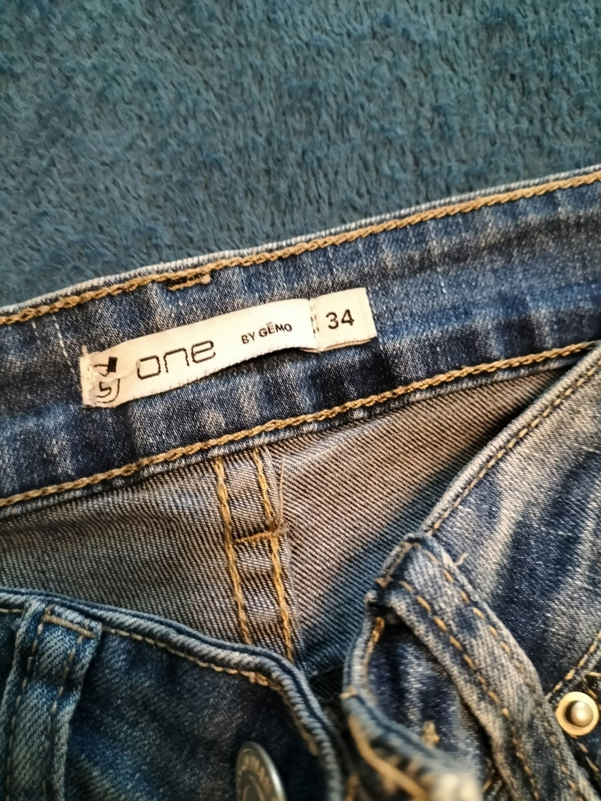 Jean troué GEMO taille 34 - photo numéro 3