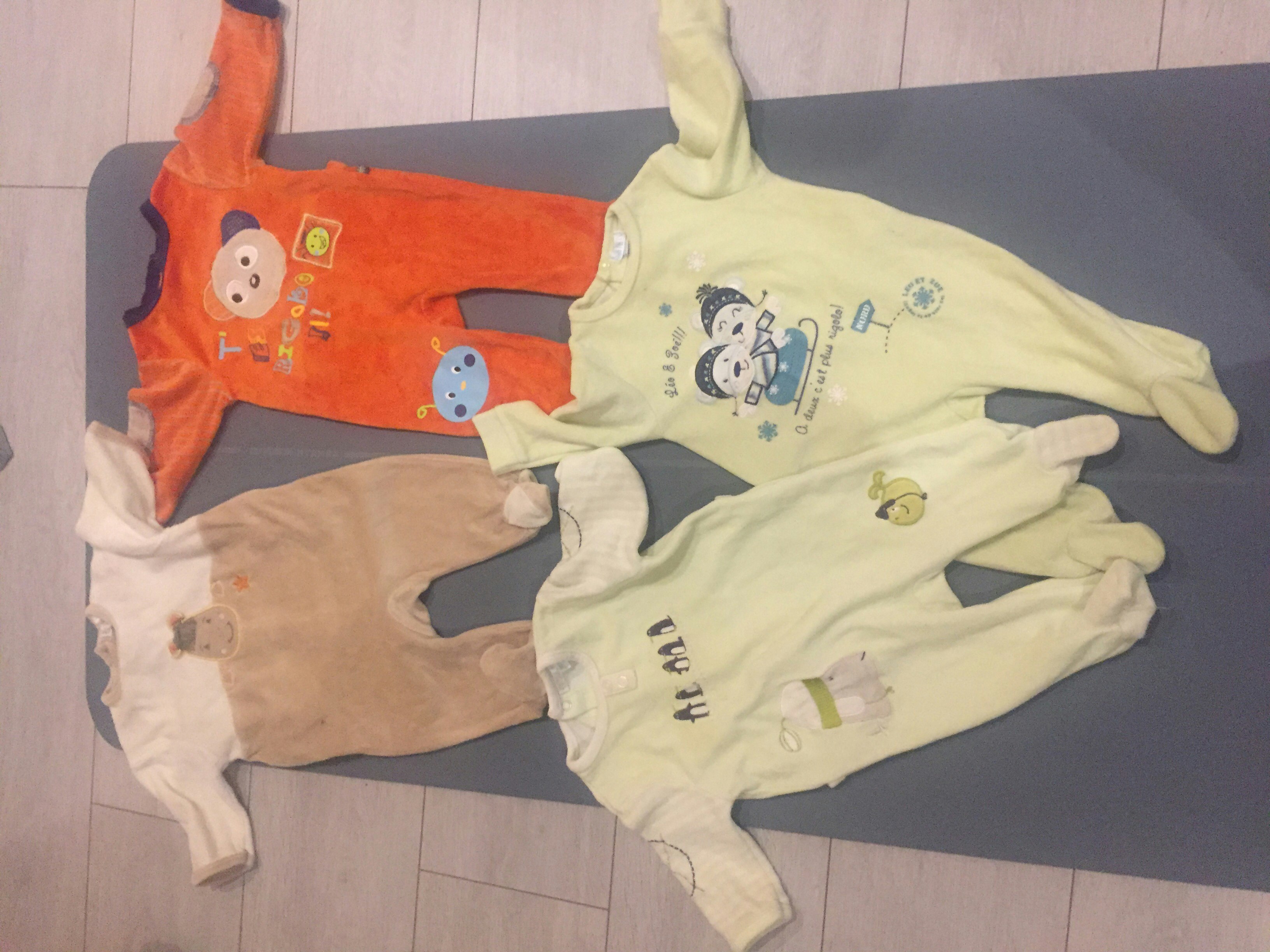 Lot de pyjamas ,3mois