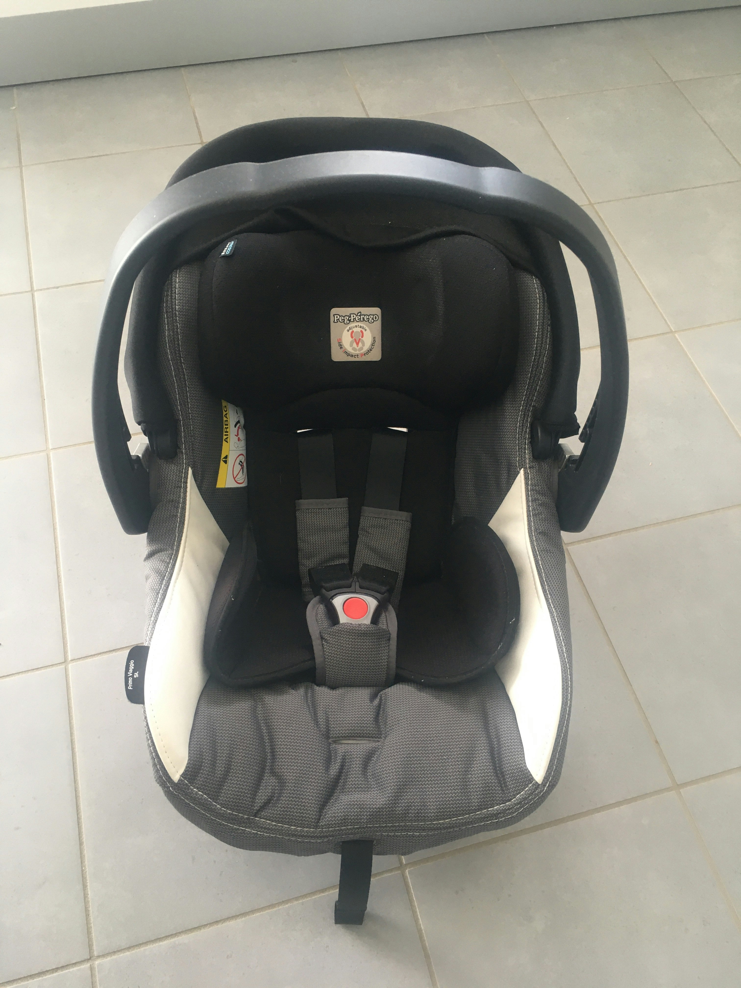Poussette 3 en 1  et base isofix pour la voiture