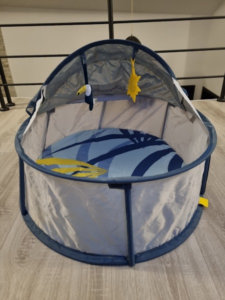 Tente anti-uv babymoov en très bon état idéale pour les sorties (pique-nique, plage, etc).

Bébé sera entièrement protégé avec sa protection anti-uv et son filet anti-insecte.