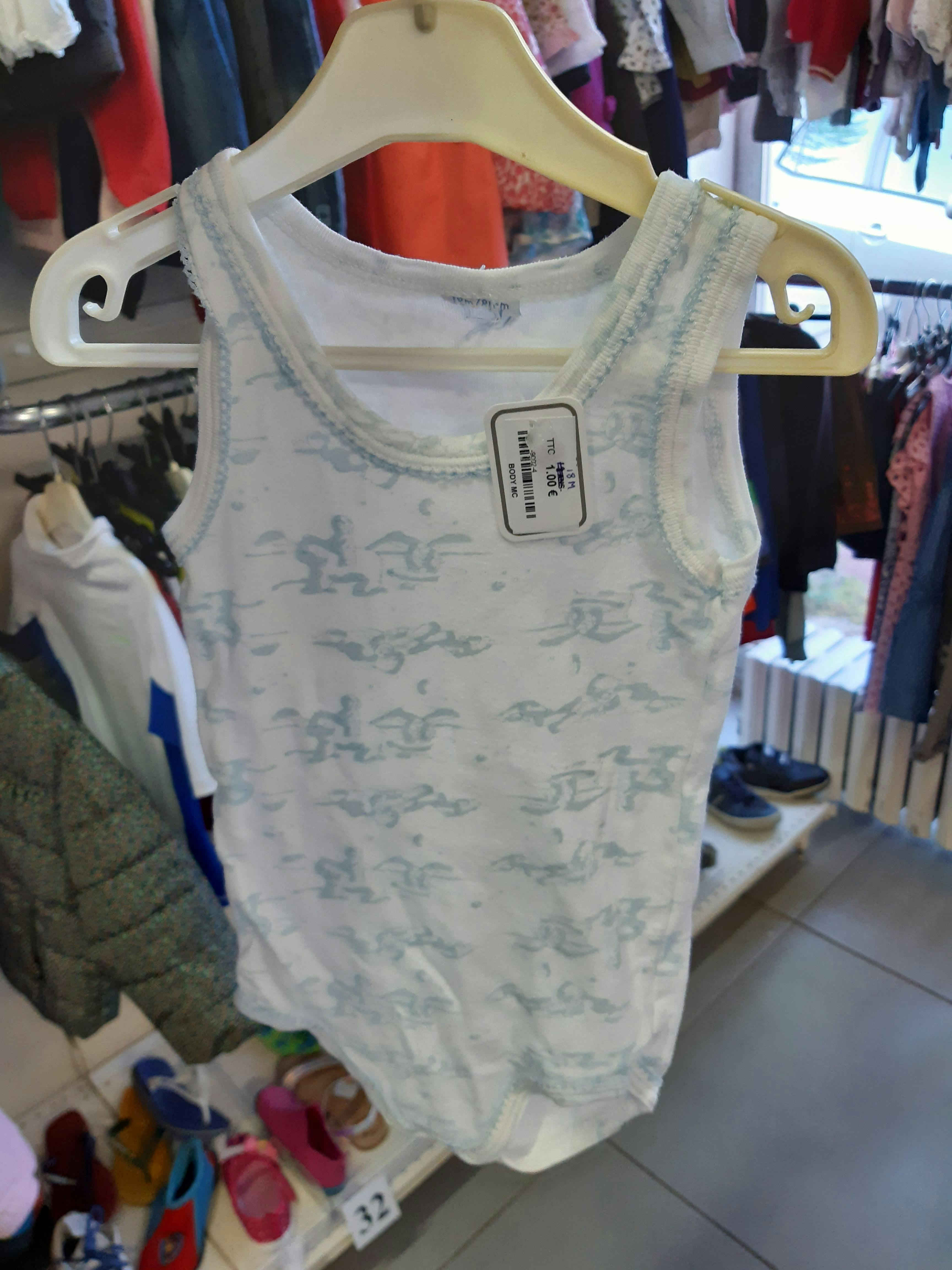 Body blanc avec motif bleu /18 mois