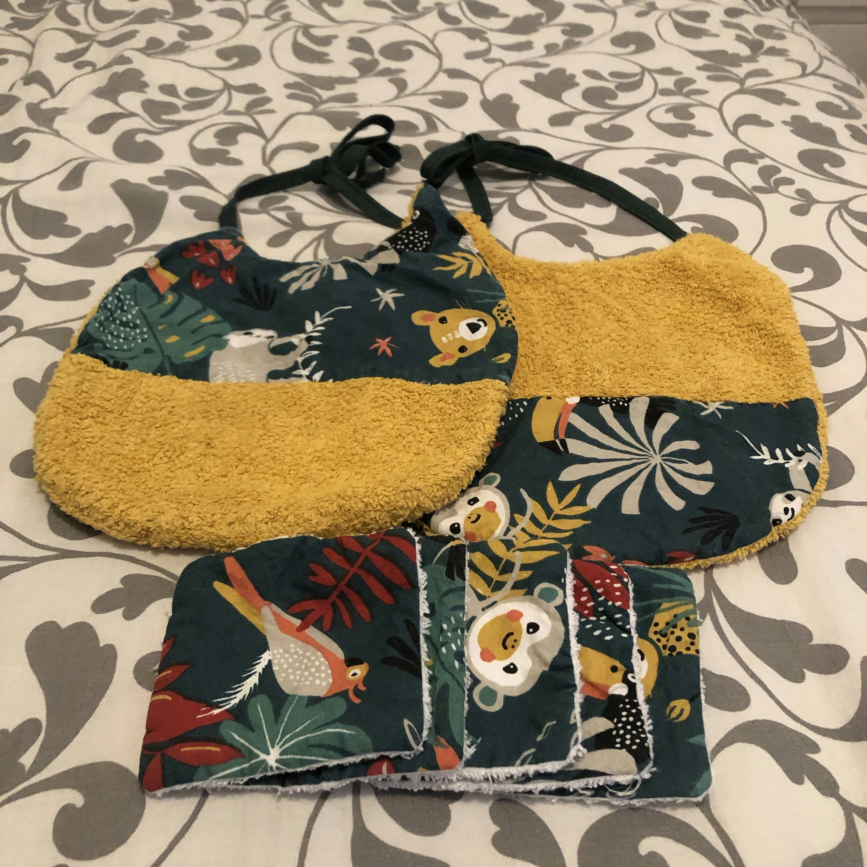 Ensemble bavoirs et cotons