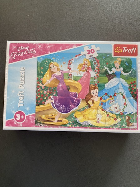 Puzzle princesses Disney neuf sous blister.