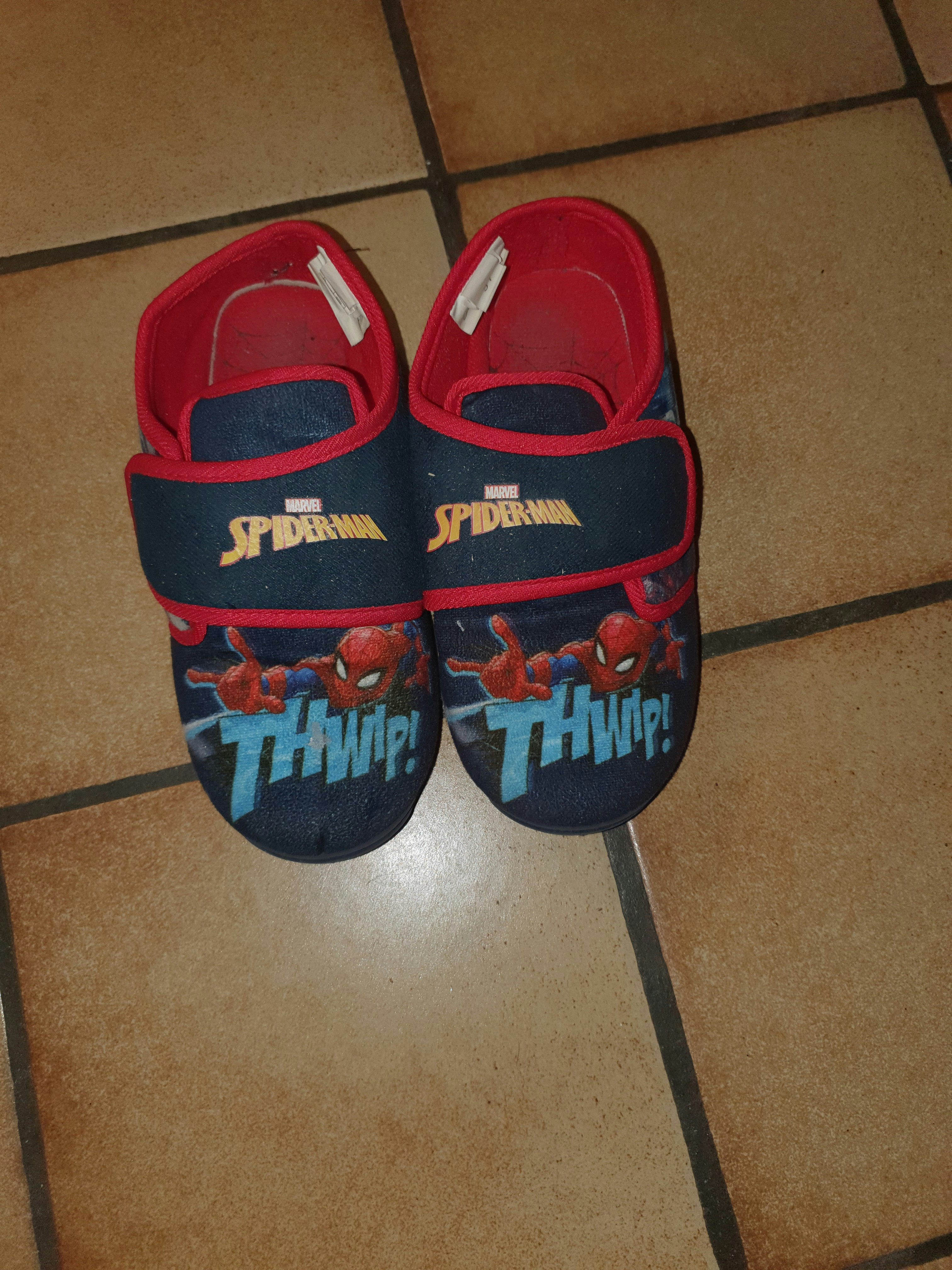 Pantoufles Spiderman pointure 31