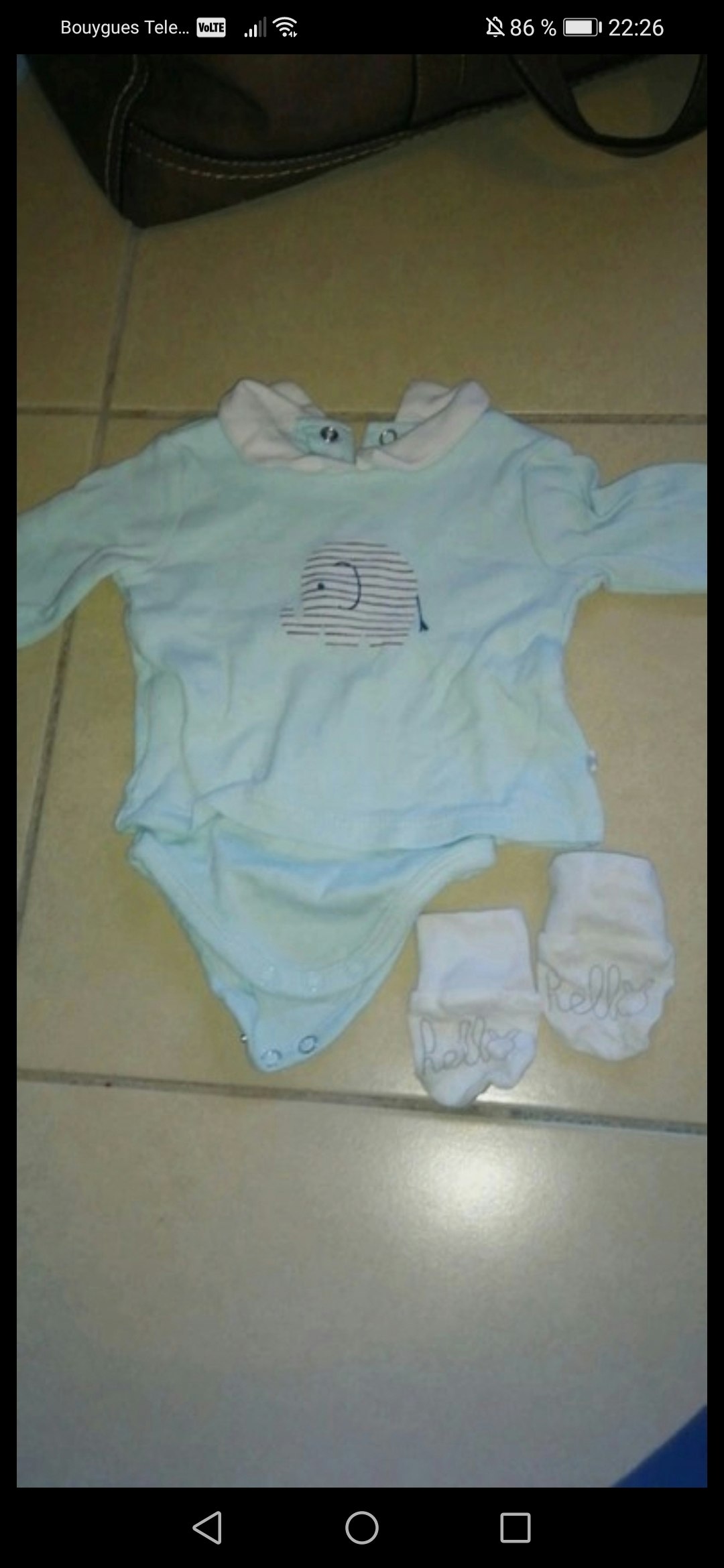 Body 1 mois et moufles naissance