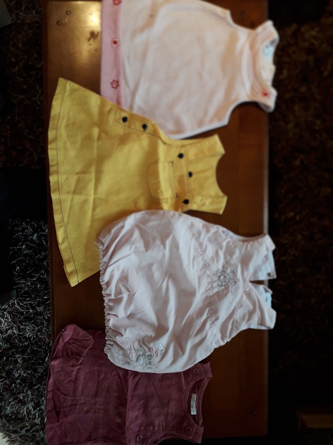 Lot De 4robes Hiver Bebe Fille 6 9mois Beebs Achat Vente Bebe