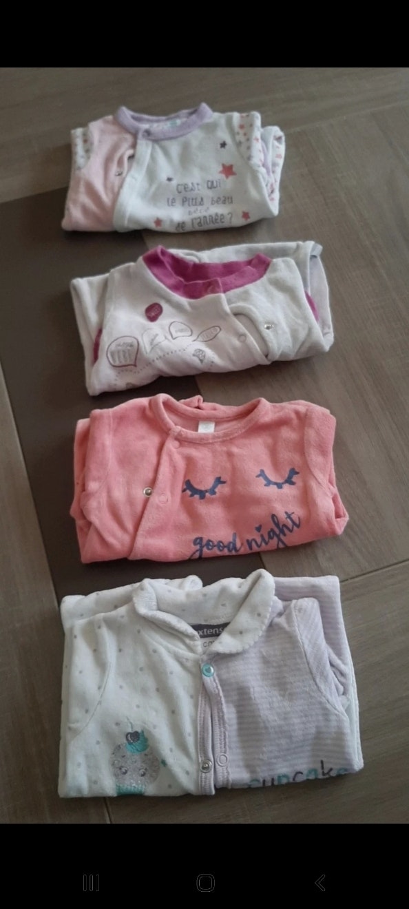 4 pyjamas 1 mois