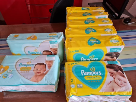 6 paquets 40 couches T2 Pampers new baby.
2 paquets 40 couches T2 Pampers premium protection.
7€ le paquet
45€ les 8 paquets.