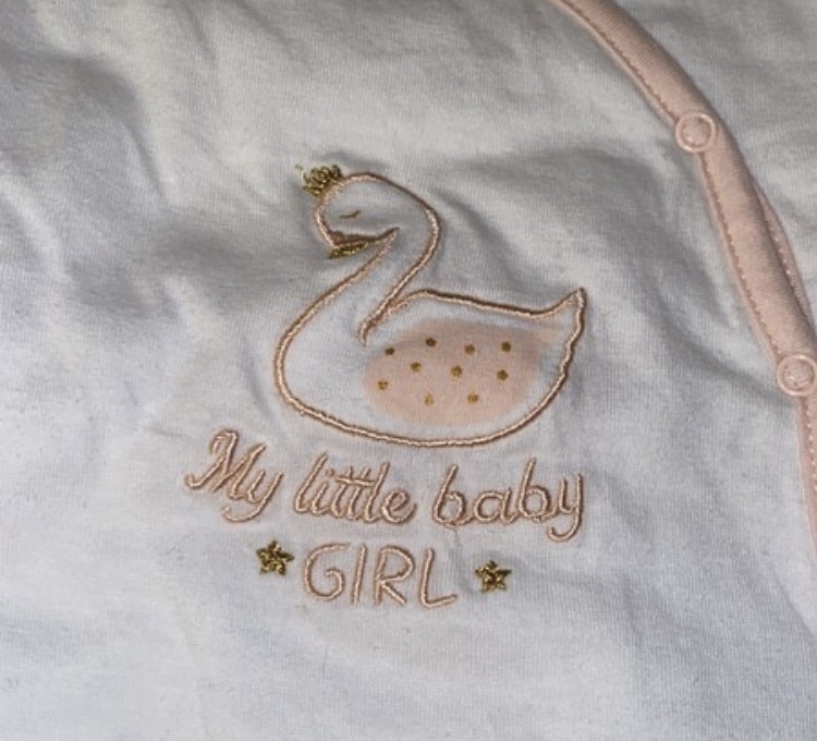 Lot de 2 pyjamas + 1 bonnet reine