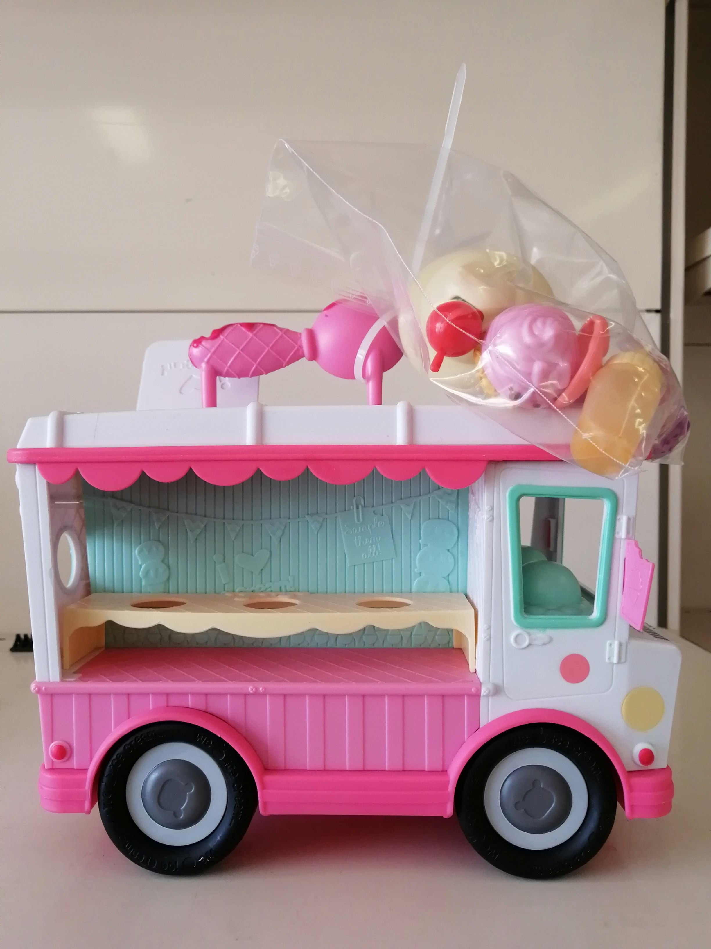 Camion glace avec accessoires - photo numéro 2