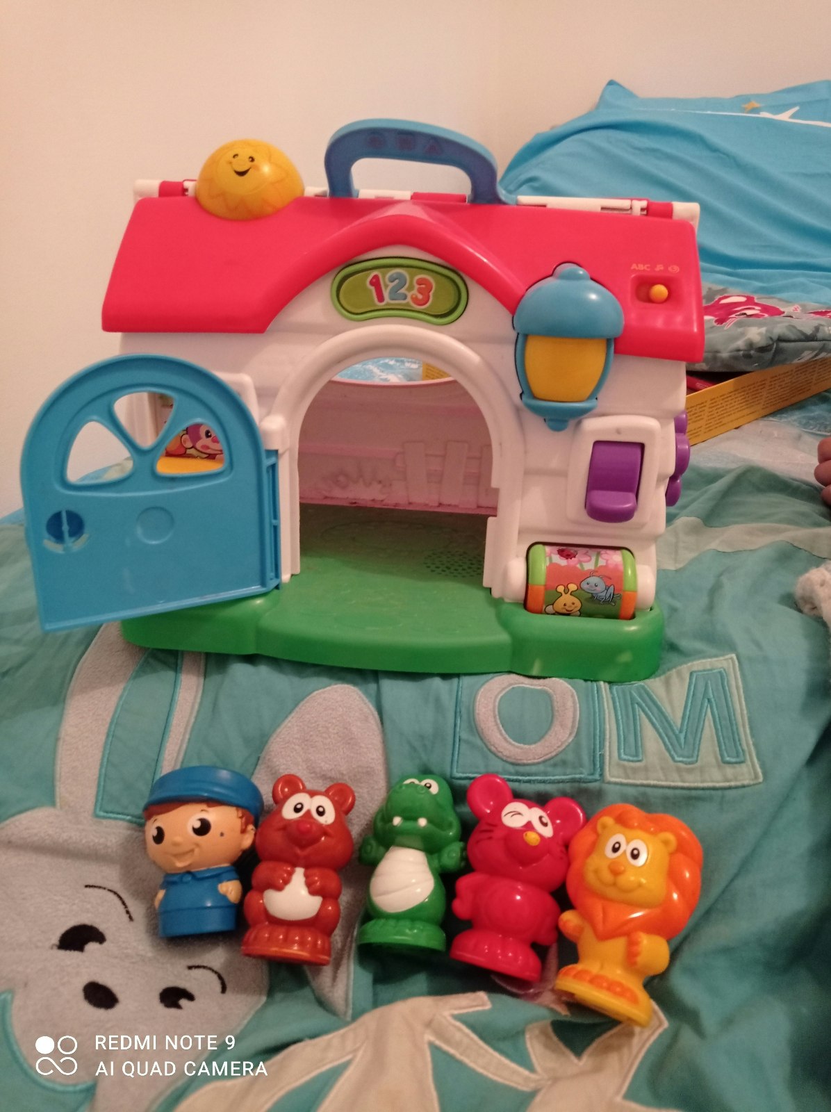 Maison musicale avec animaux