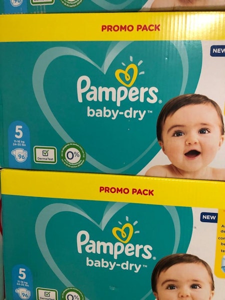 Deux cartons Pampers baby dry taille 5 

96 couches dans chaque carton
