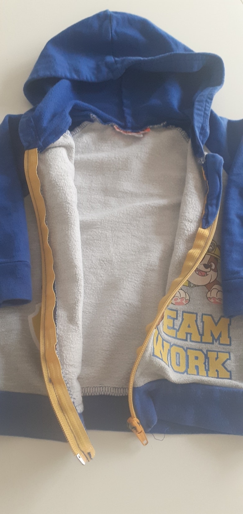 Très joli pull avec zip et capuche Pat patrouille - photo numéro 3