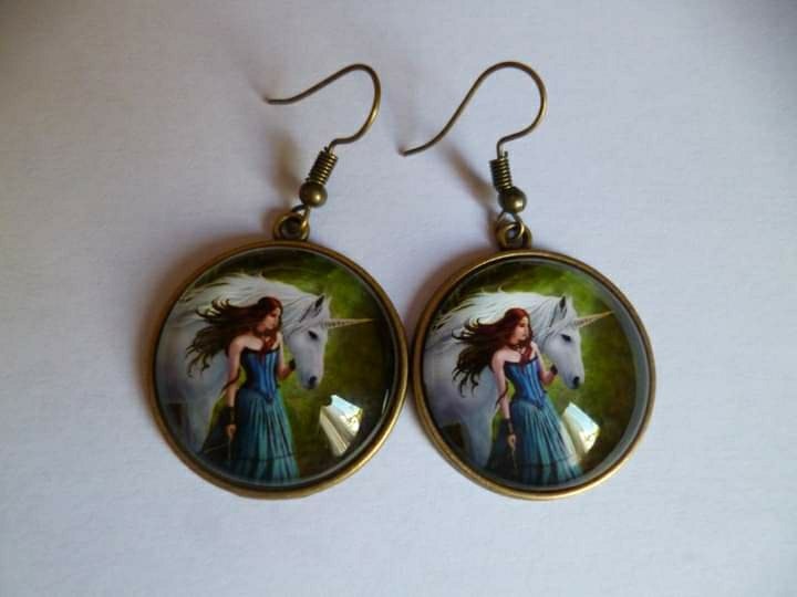 Boucles d'oreilles bronze cabochon fée licorne 2,5cm