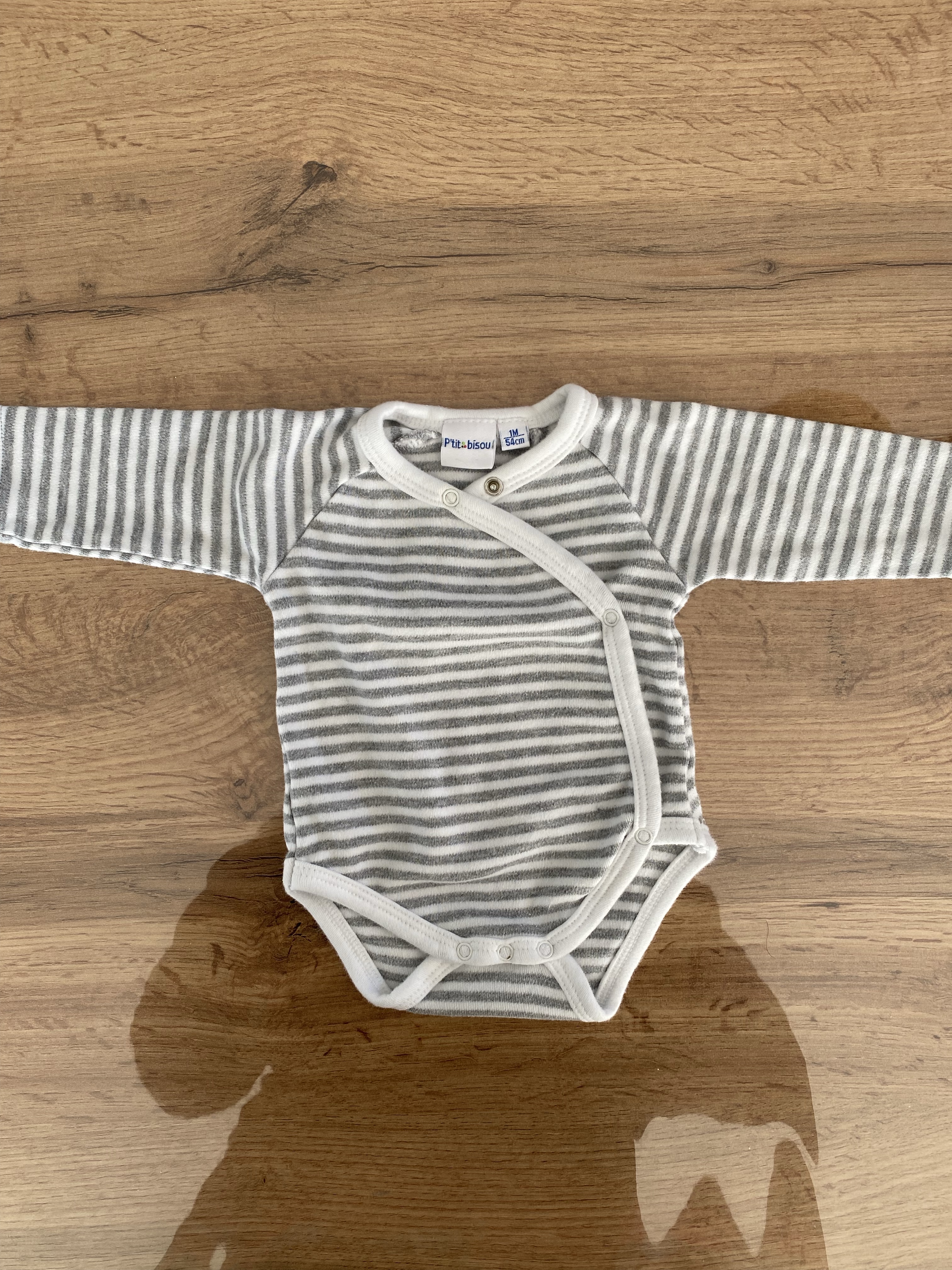 Lot bodies et pyjamas 1 mois - photo numéro 6