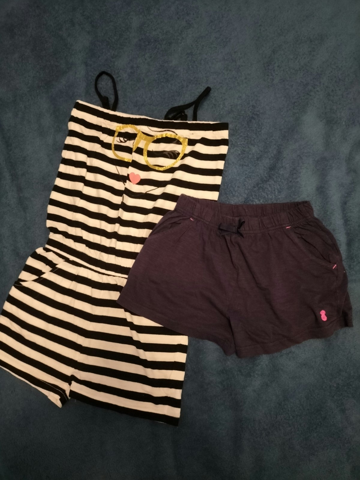 Lot d un combishort et un short taille 10 ans