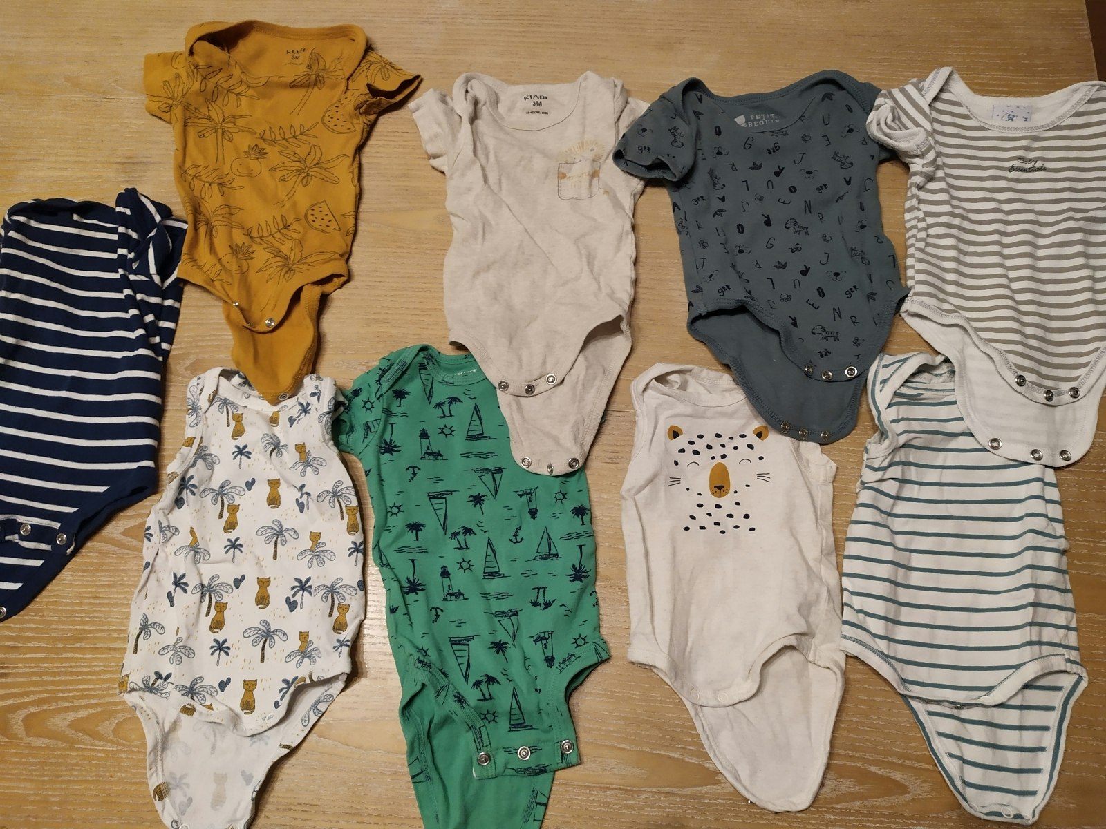 Lot 13 body 3 mois multi marques