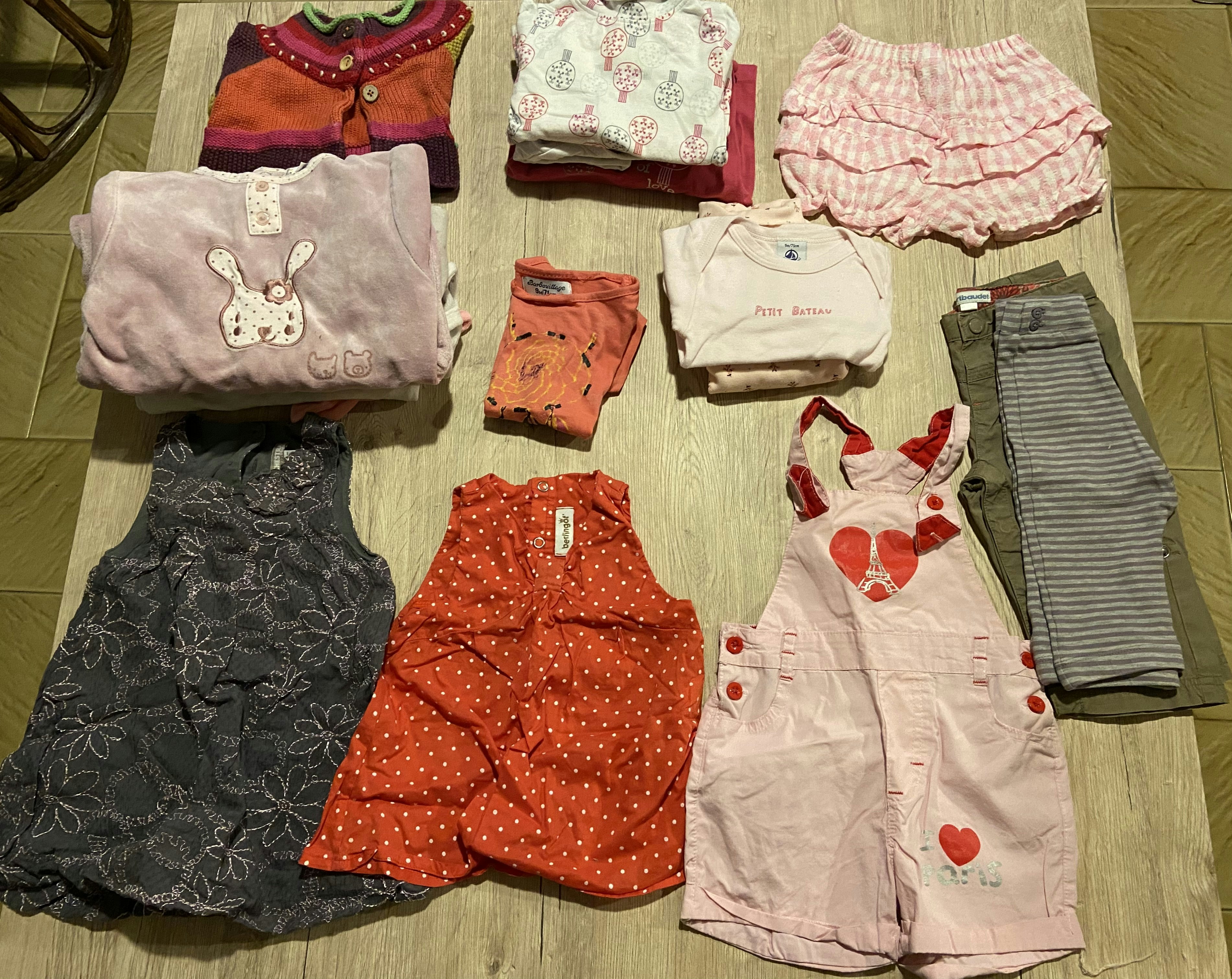 Lot de vêtements filles 9 mois.