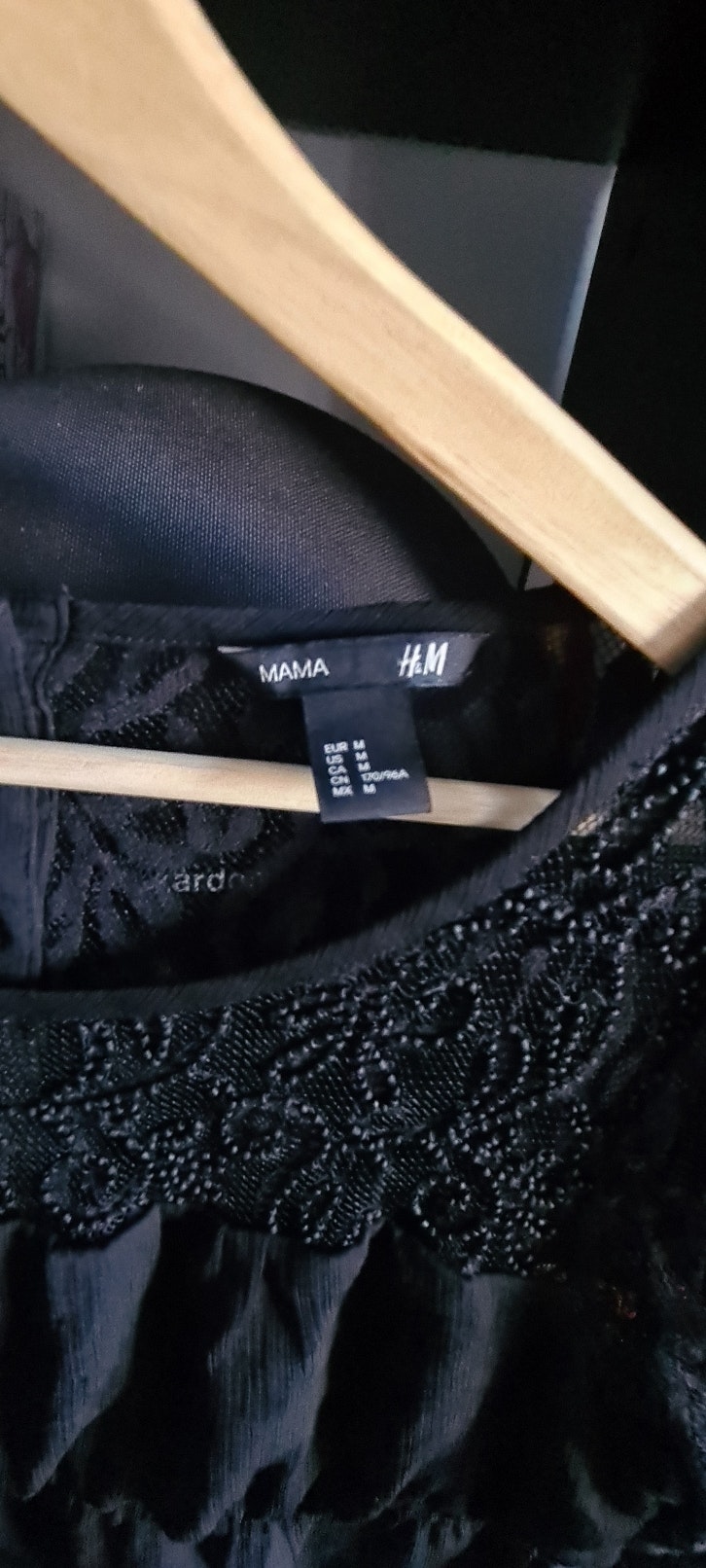 Haut noir avec dentelle et perle. - photo numéro 2