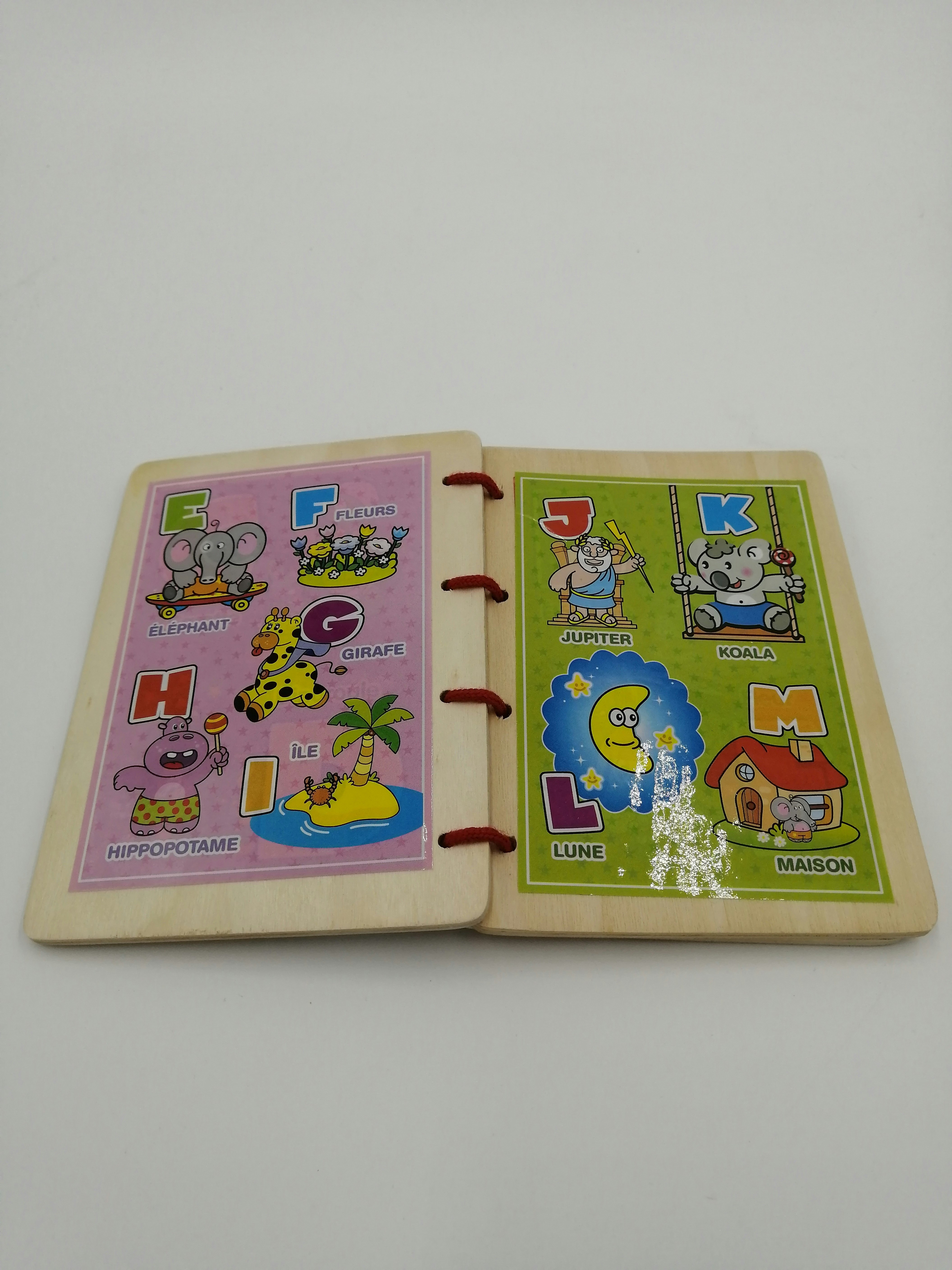 Livre abécédaire en bois