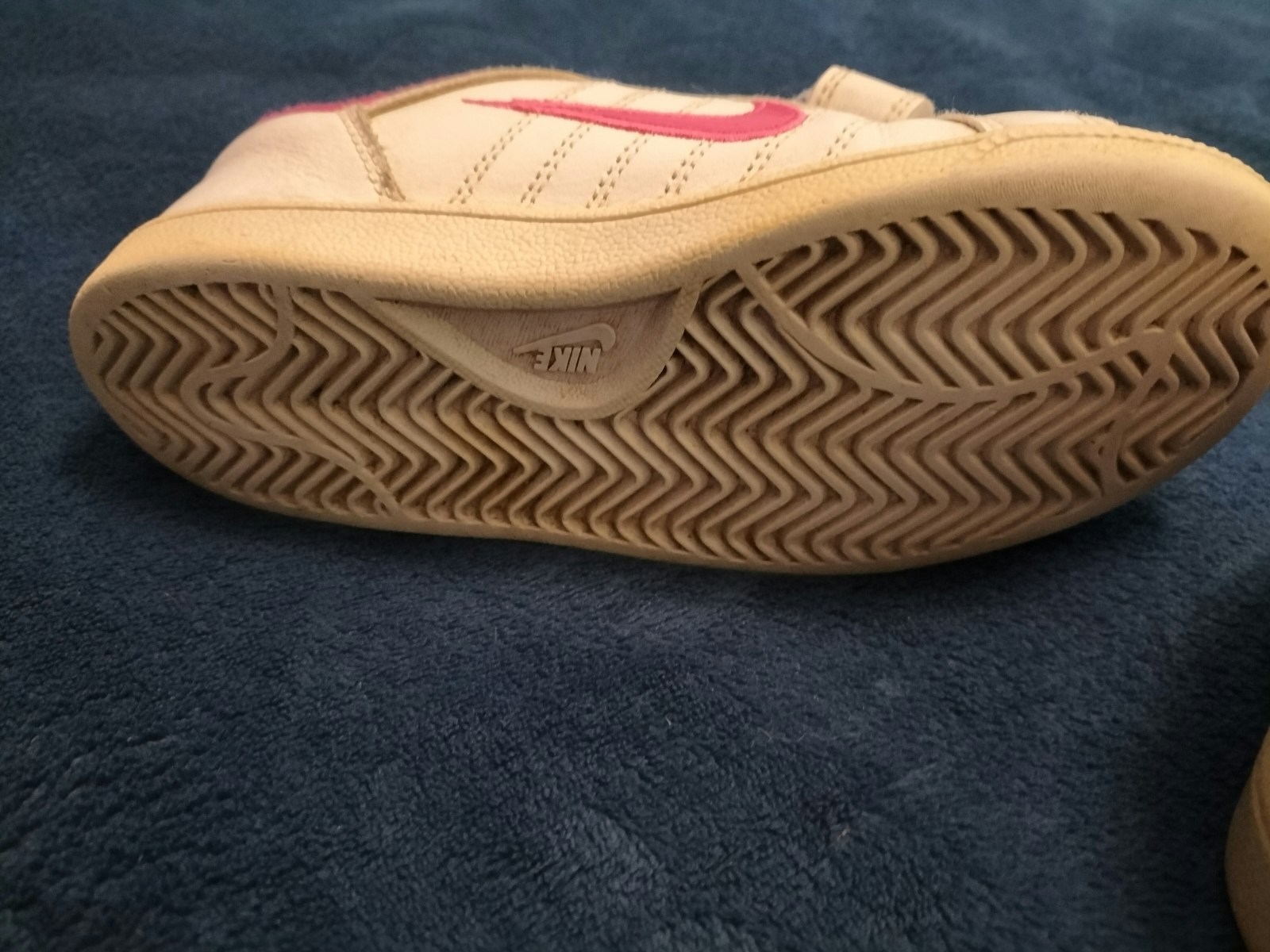 Baskets Nike pointure 31.5 - photo numéro 3