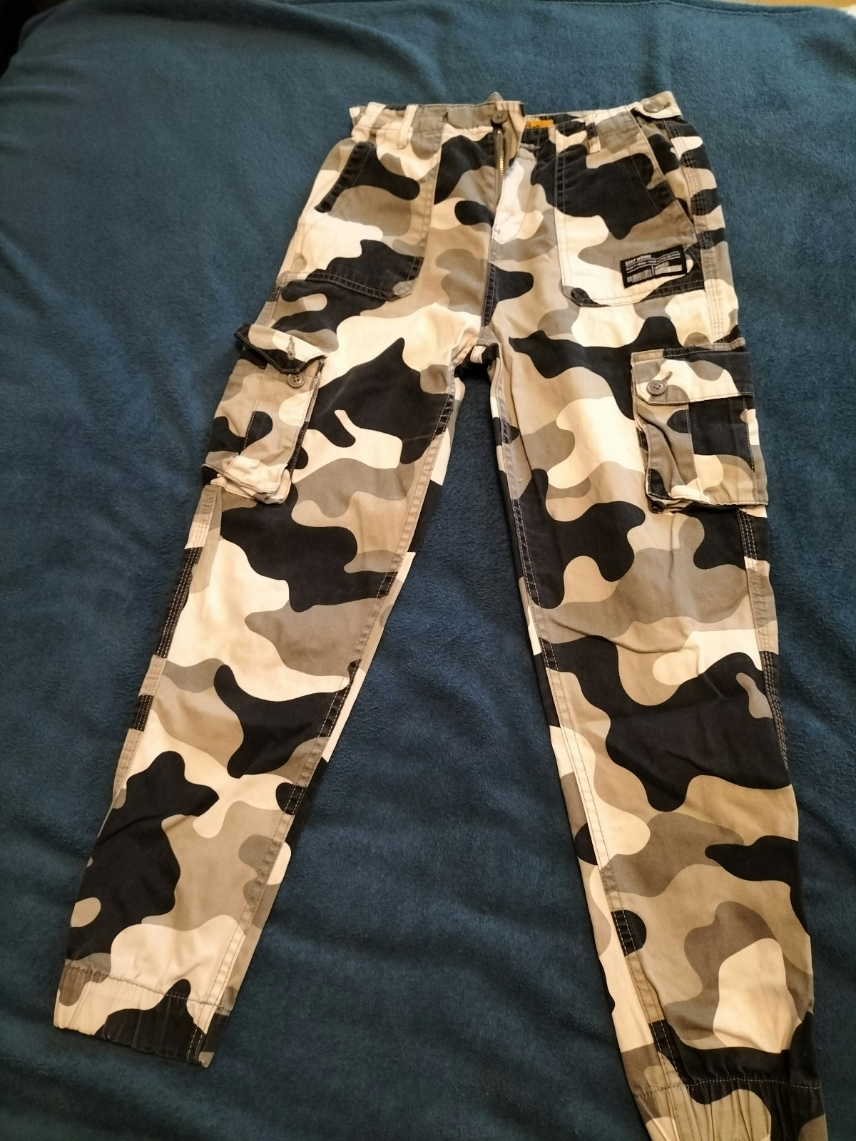 Pantalon camouflage Jennyfer taille 34