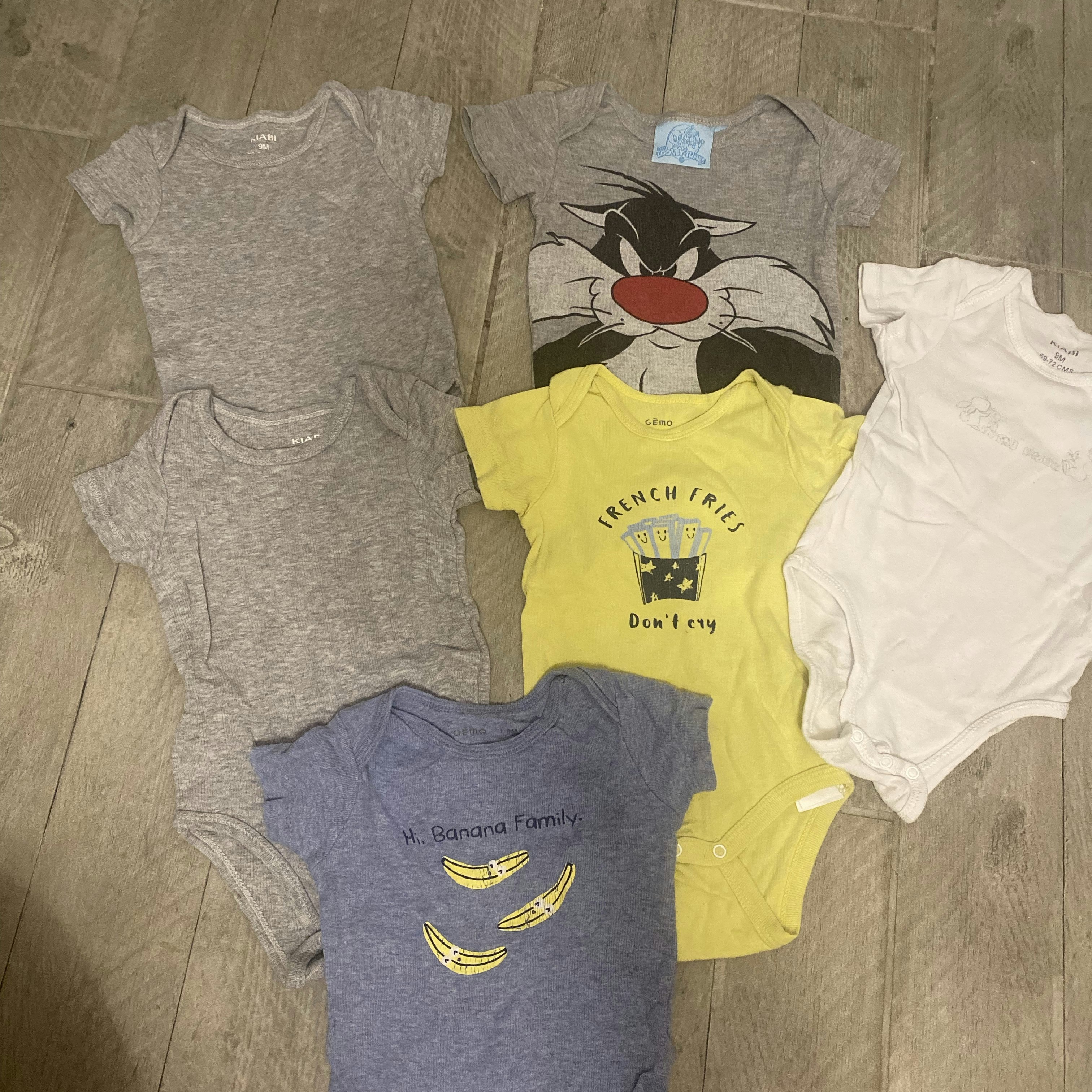 Lot bodies manches courtes 9 mois