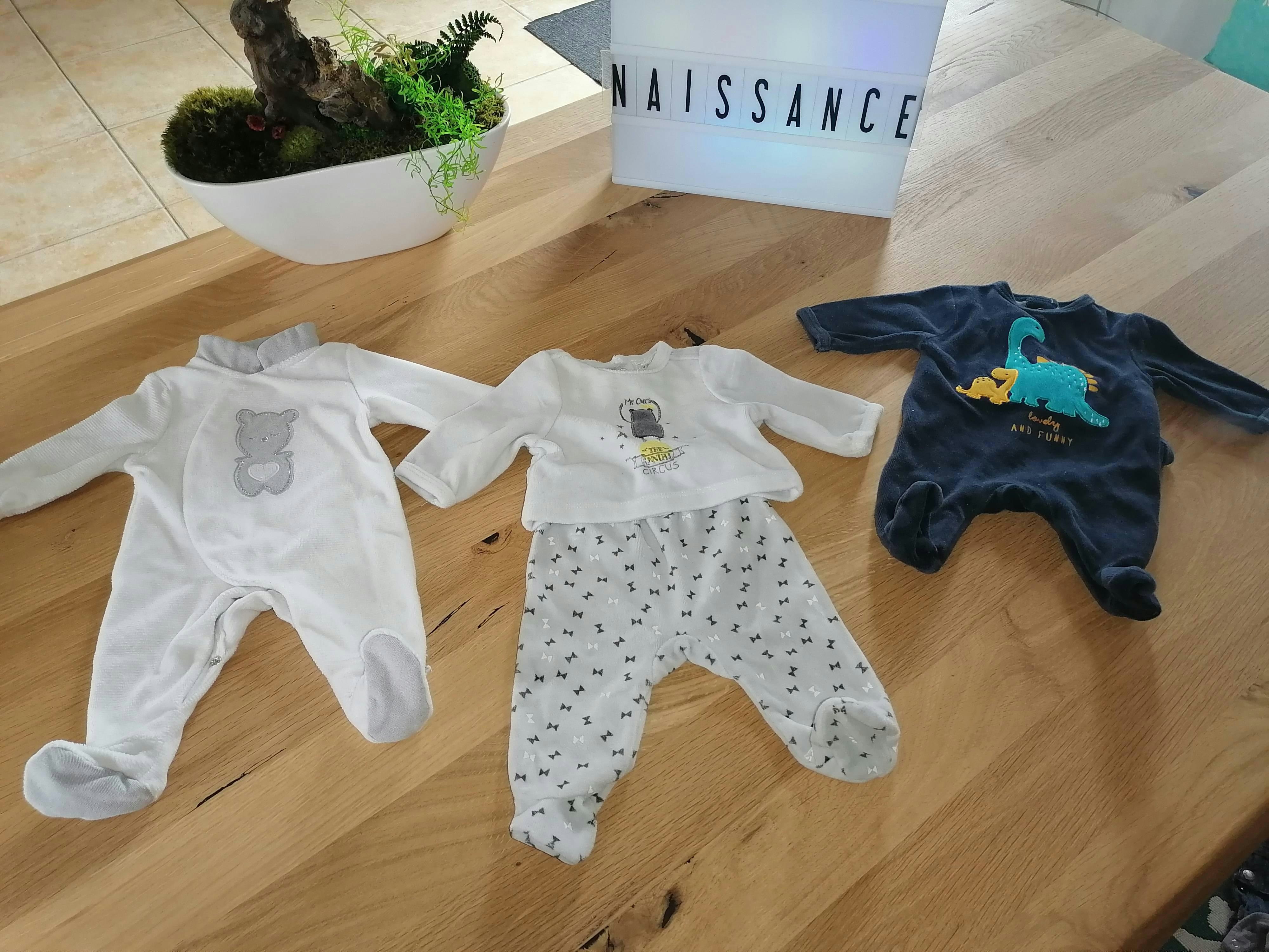 4 pyjamas naissance