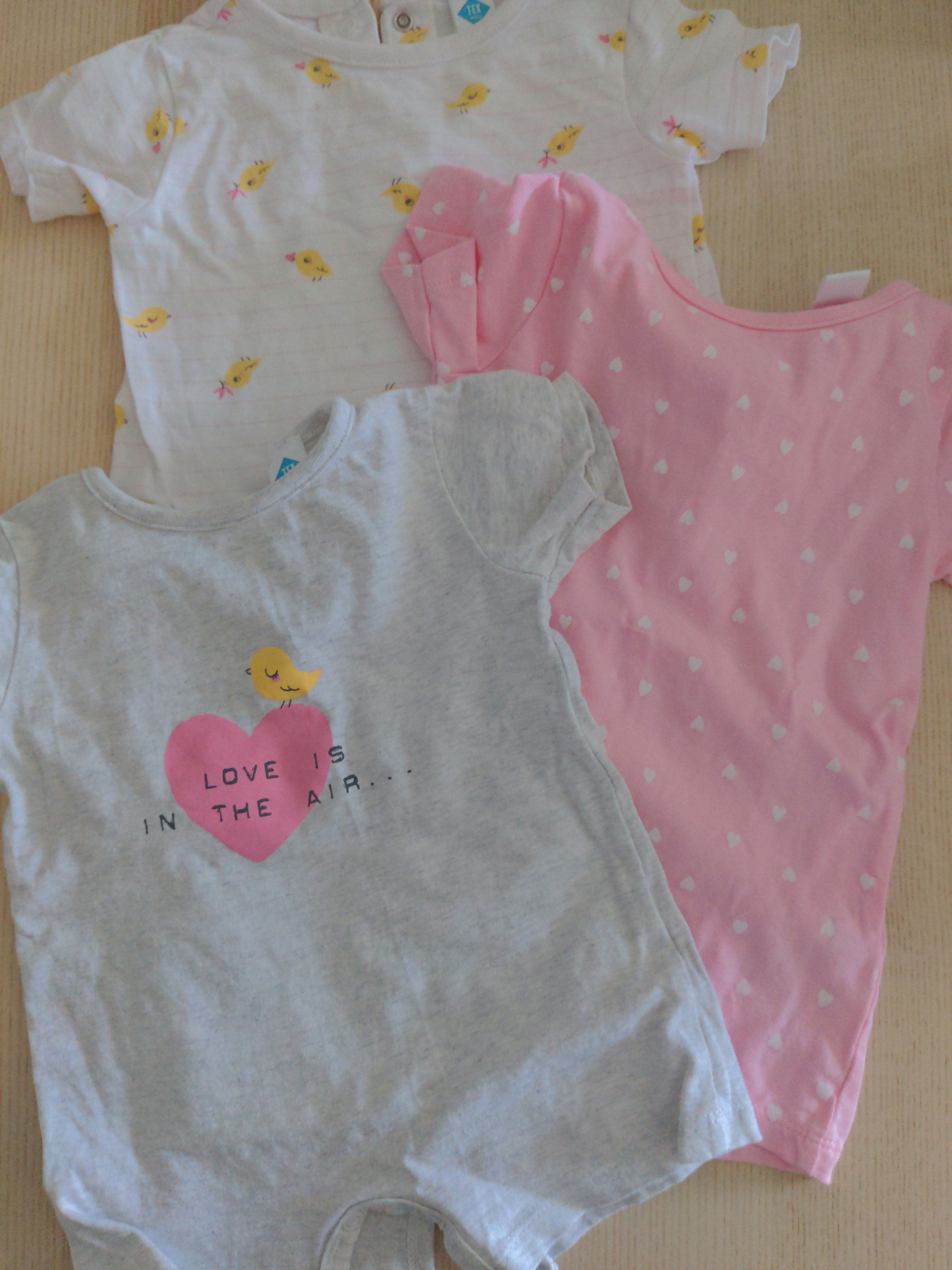 Lot 3 pyjamas court