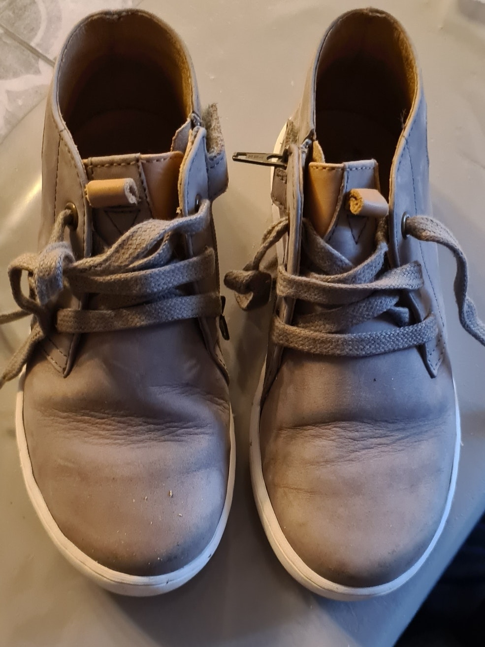 Chaussures grises