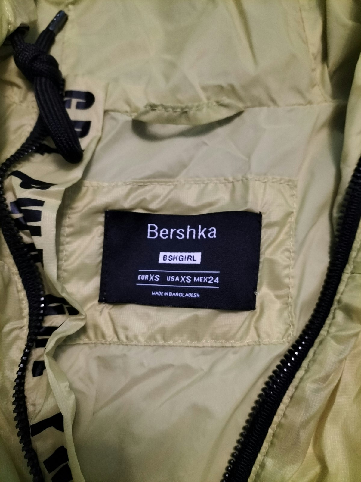 Veste coupe vent Bershka taille XS - photo numéro 2