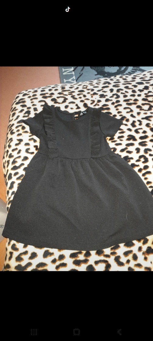 Robe noir paillette 4 ans