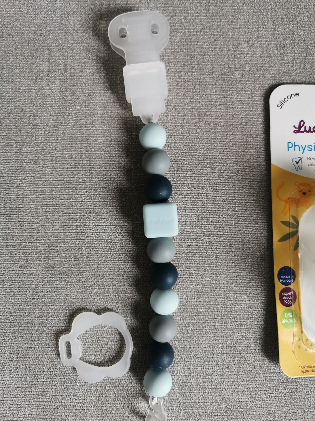 Attache tetine - photo numéro 5