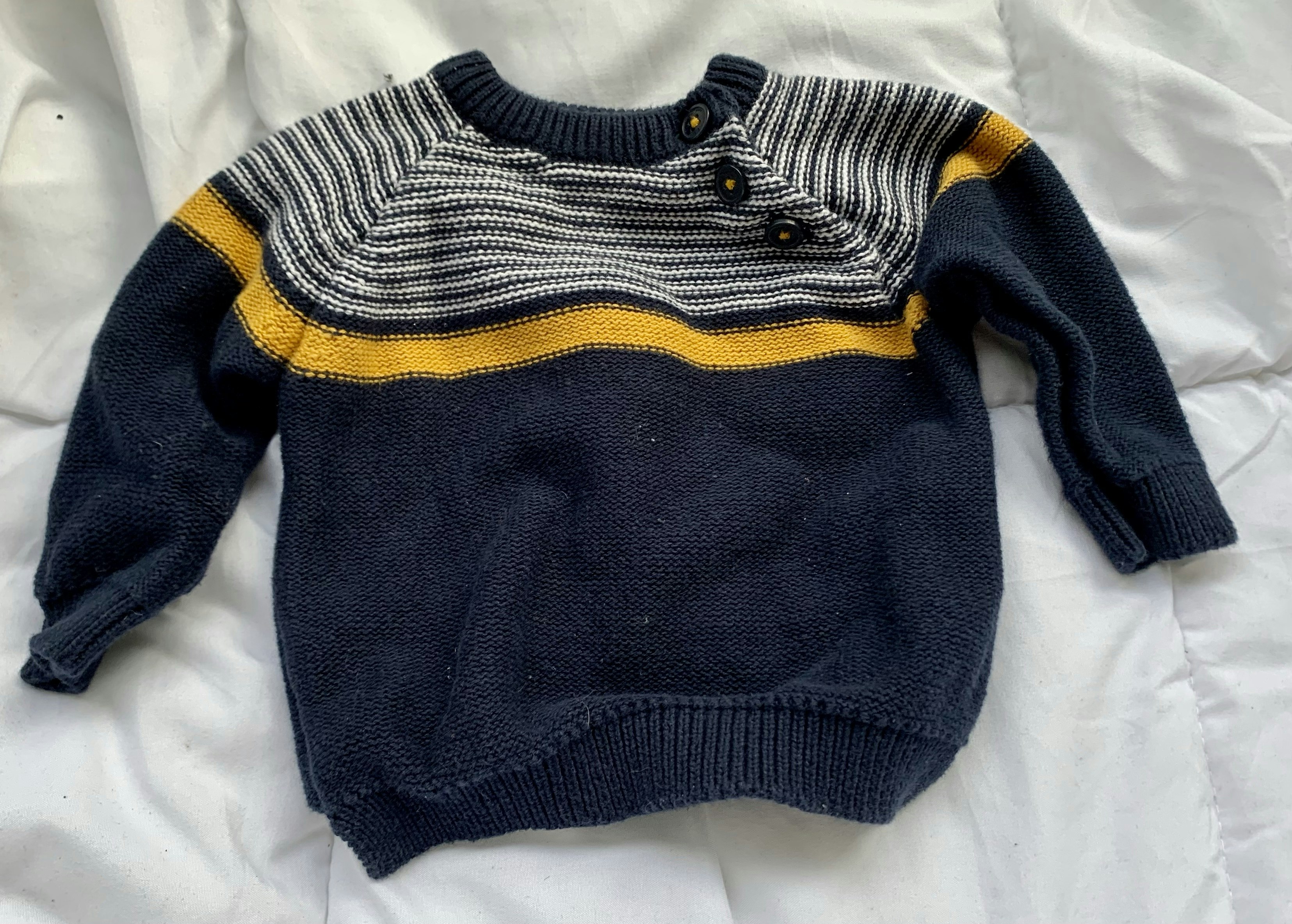 Lot: 2 pull et 1 tee-shirts