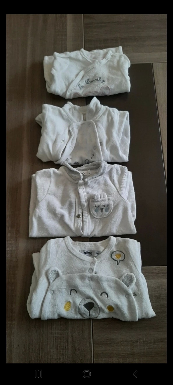 4 pyjamas 1 mois