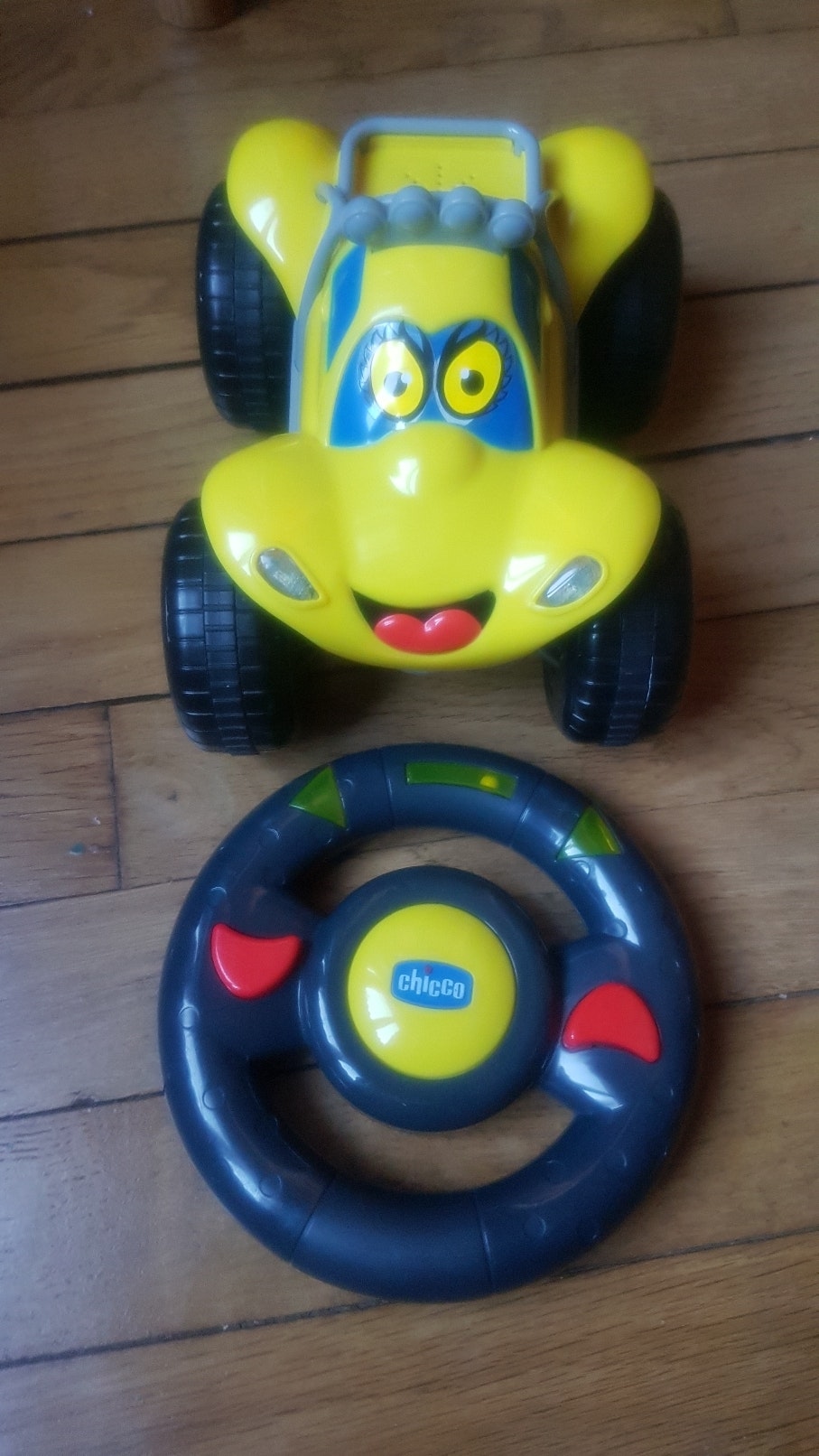 Voiture télécommandée chicco