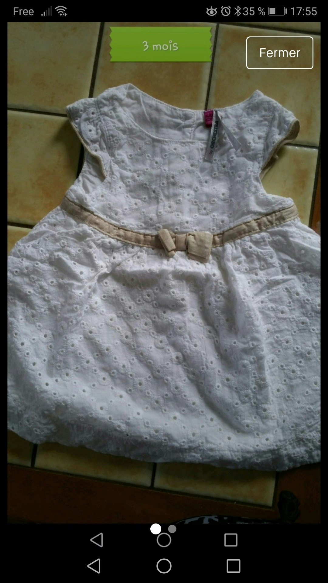 Robe blanche et sa culotte.