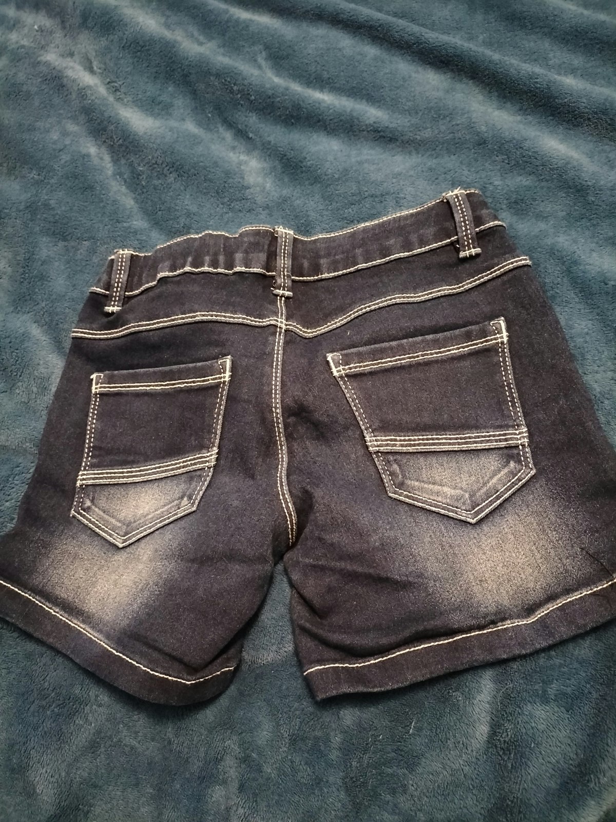 Short neuf taille 10 ans