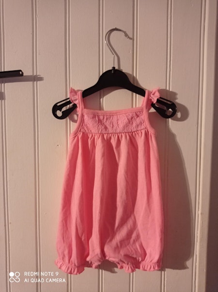 Combi-short taille 62 (3 mois) rose.