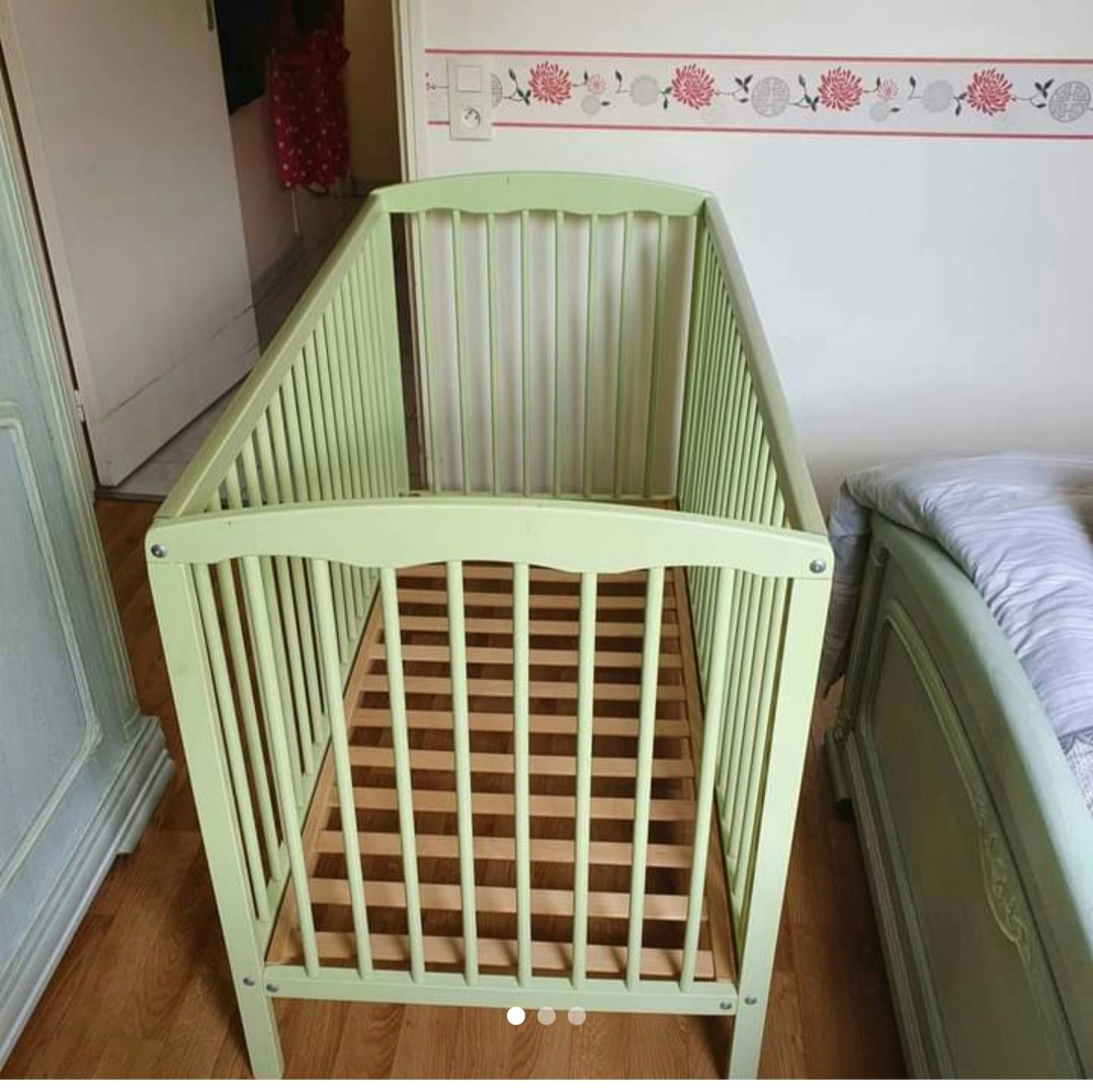 Lit bébé plus matelas